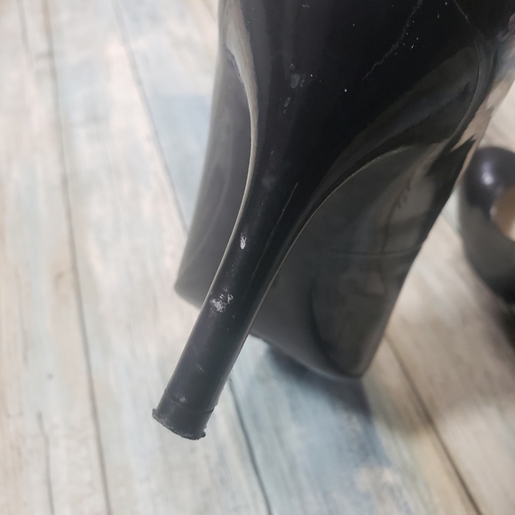 Michael kors Patent leather Heels. - Picture 5 of 10